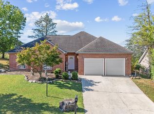 1053 Saint Johns Dr, Maryville, TN 37801