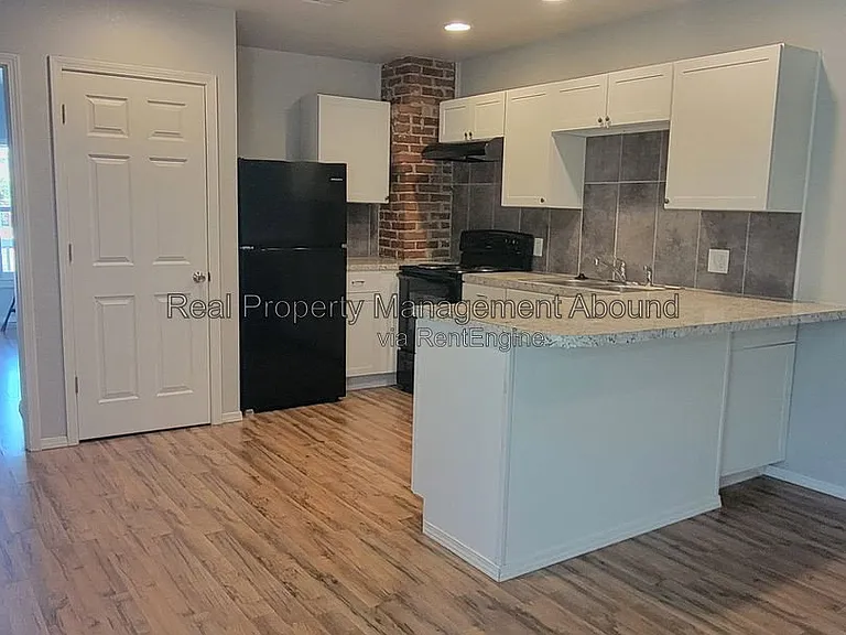727 S Olympia Ave — Photo 5