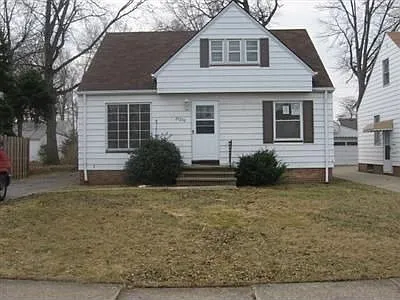 25250 Drakefield Ave photo 1