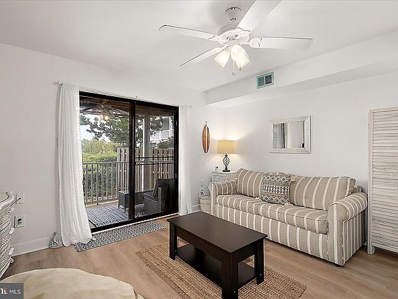 5th image of 104 56th St Unit 101
