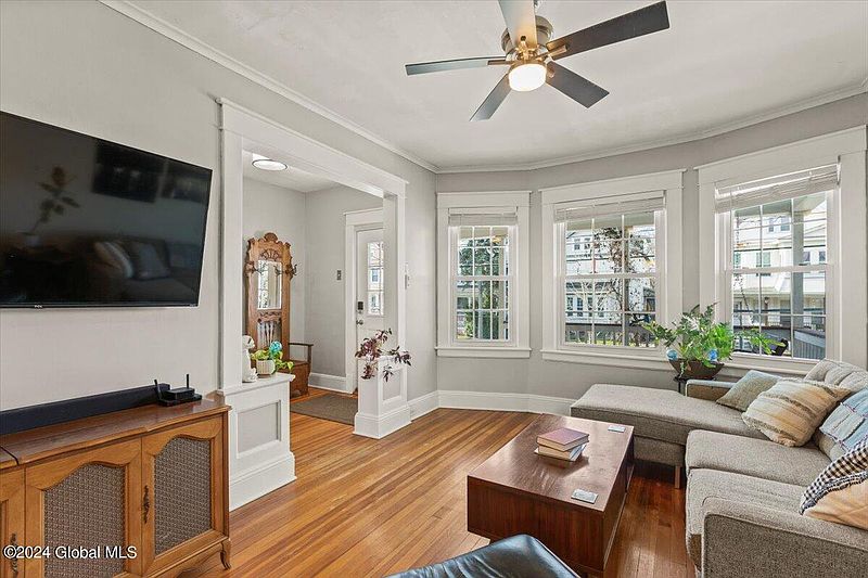 5th image of 693 Myrtle Avenue