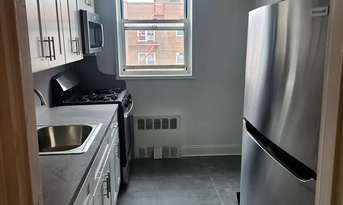 14309 Barclay Ave — Photo 4