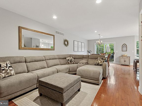 4th image of 552 Creekside Dr