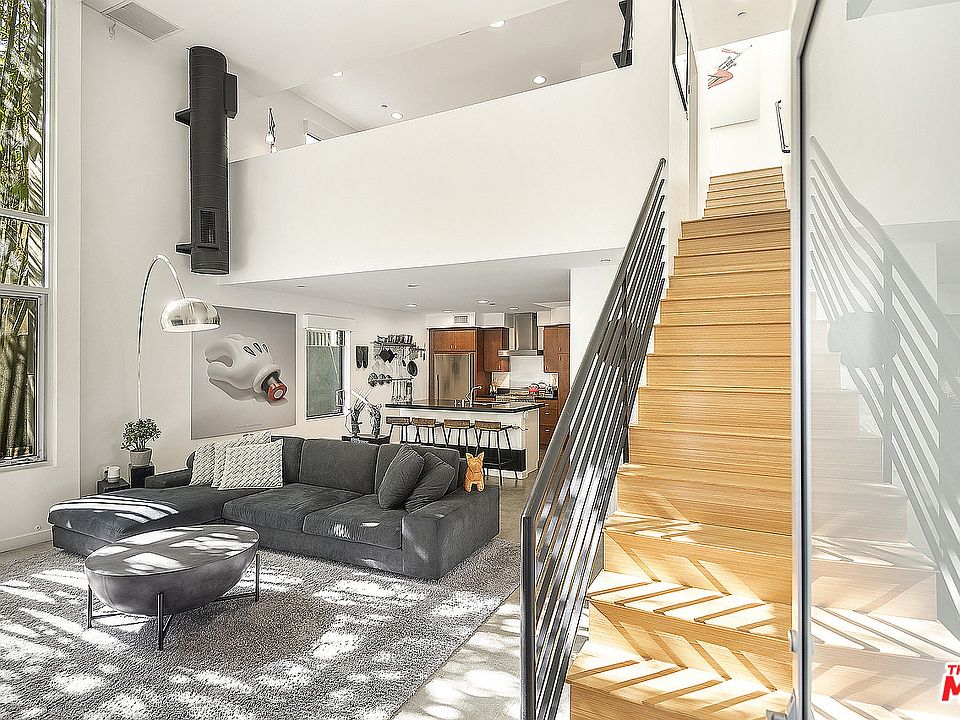 1st image of 1120 N El Centro Ave APT 11