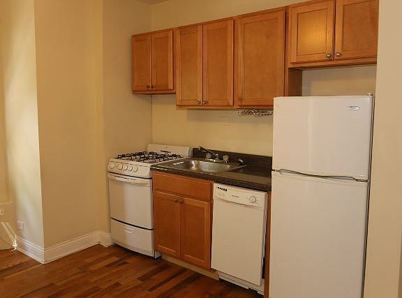 3rd image of 429.5 W Belden Ave #D701b