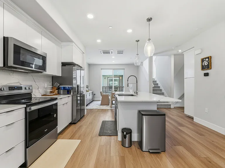 569 Yale Way — Photo 8