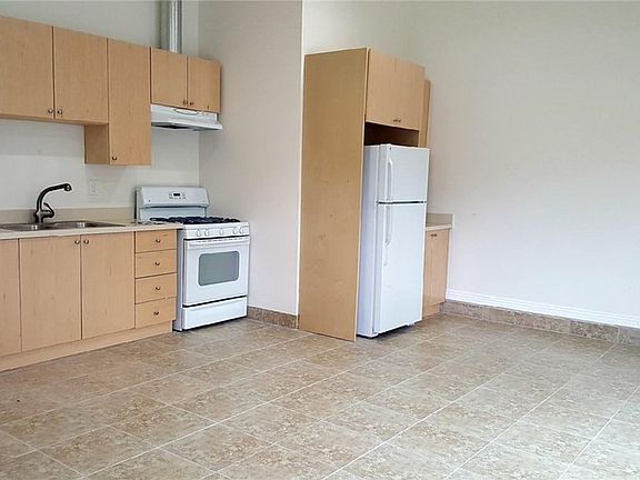 3rd image of 10165 Petit Ave