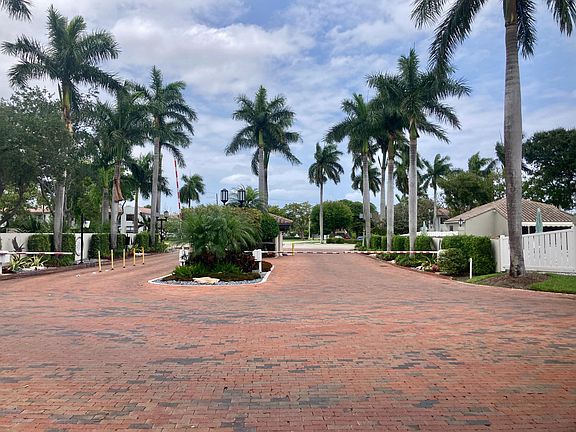 2nd image of 65 Pelican Pointe Dr APT 202