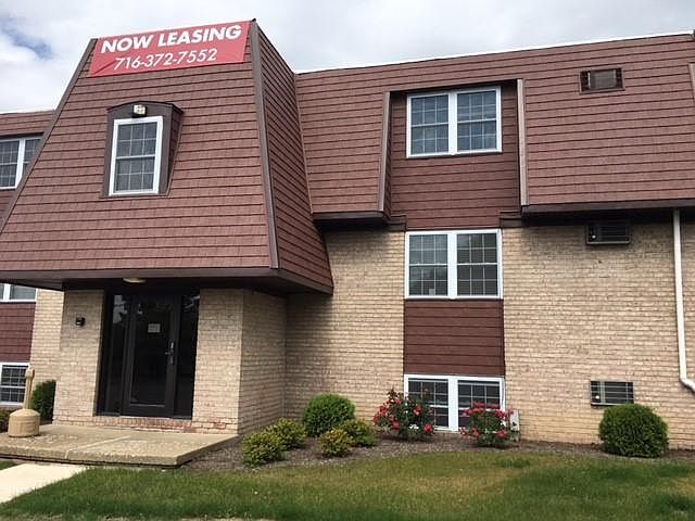 1st image of 415 Waterford St