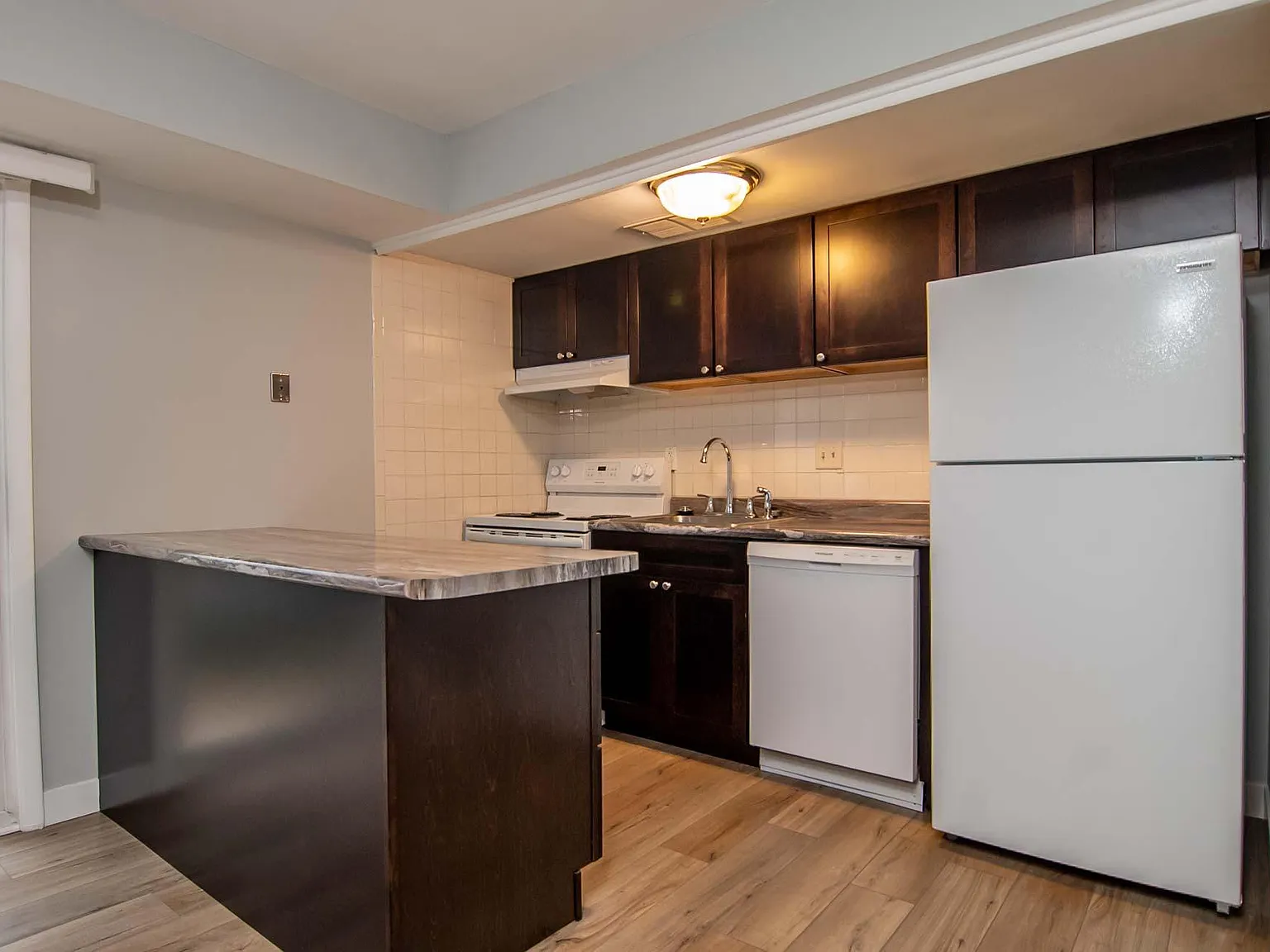1 bed, 682 sqft, $950 — Photo 2