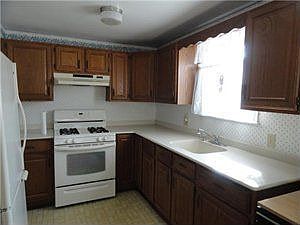 3rd image of 1852 Parker Blvd