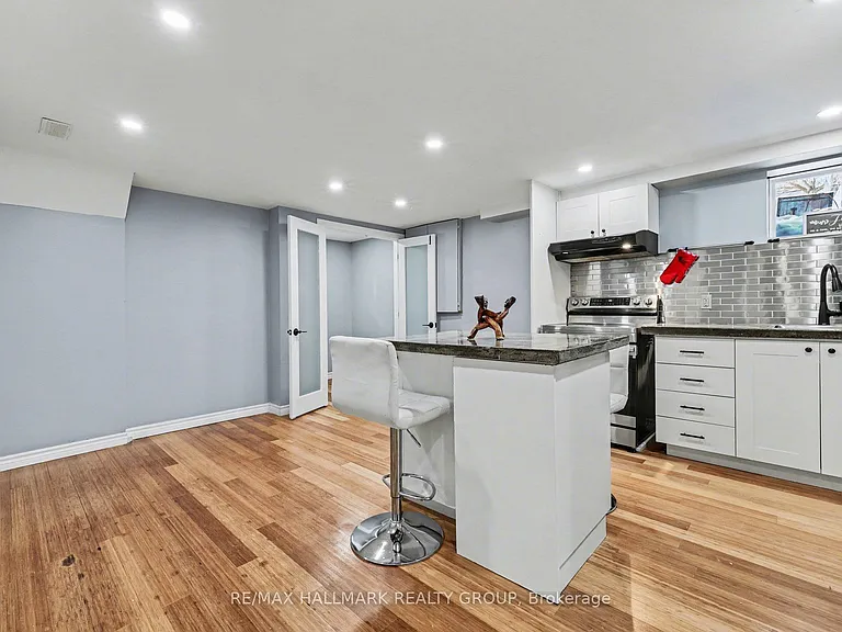 1307 Vancouver Ave #B — Photo 7