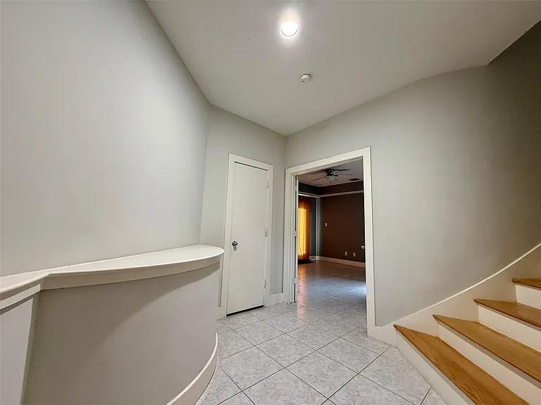 9833 Sandra Ann Ct — Photo 3