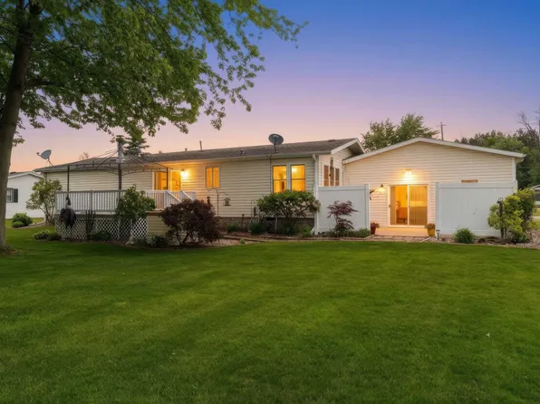 104 W Baehr St, Cecil, WI 54111