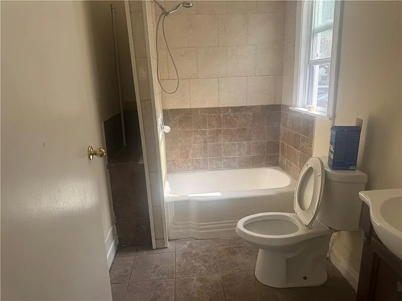 25 Wesleyan Ave #1R