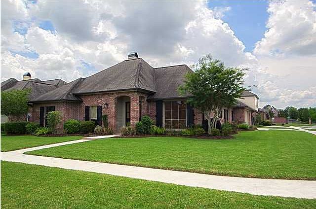 1st image of 225 Greenhaven Dr