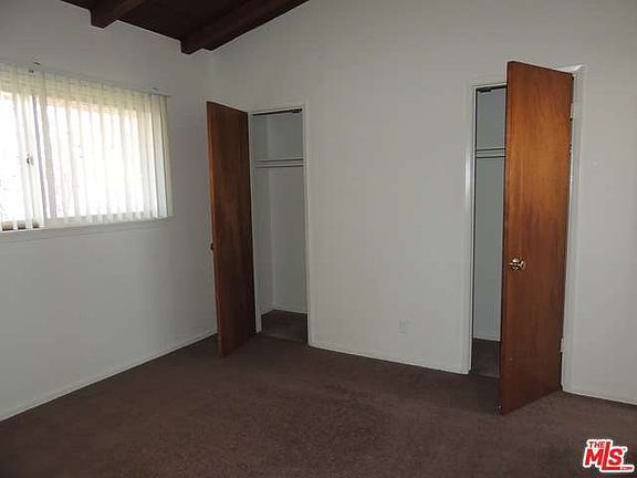5th image of 2474 Barry Ave