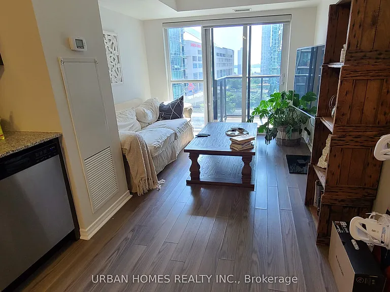 352 Front St W #704 — Photo 4
