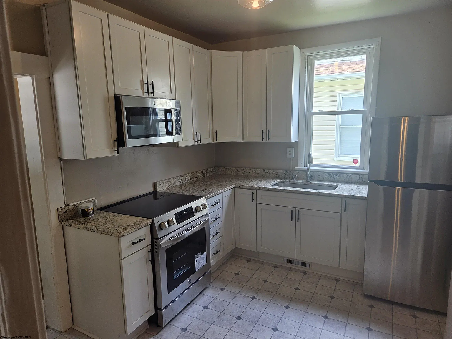 4 bed, 2.0 bath, $2,000 — Photo 2