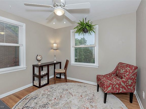 5th image of 3889 Faversham Rd