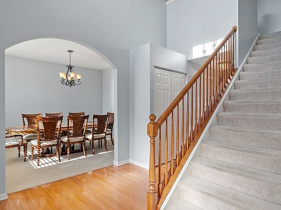 4th image of 115 Oxford Ave