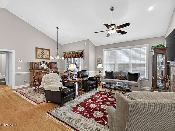 3rd image of 1109 Grandiflora Drive