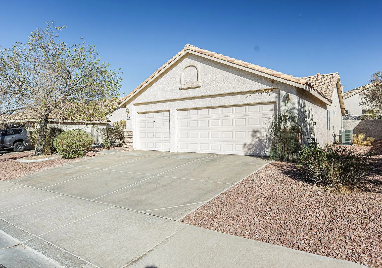1 Story home in Henderson — Photo 3