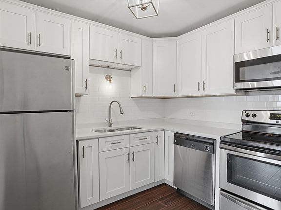 4th image of 1660 N La Salle St #1004