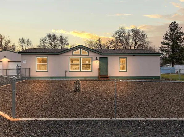 317 7th St, Benton City, WA 99320