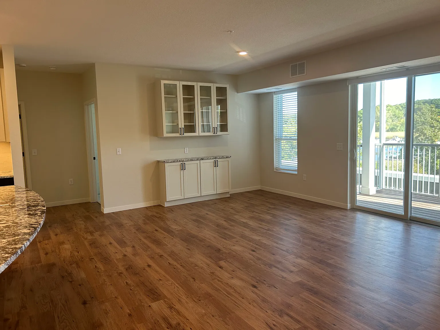 2 bed, 1905 sqft, $2,922 — Photo 2