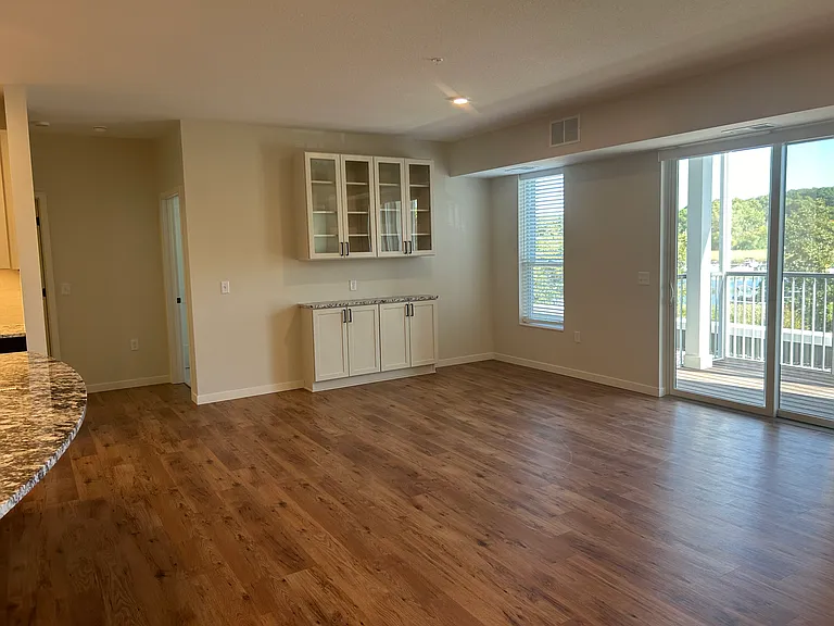 2350 Harbor Pl — Photo 2