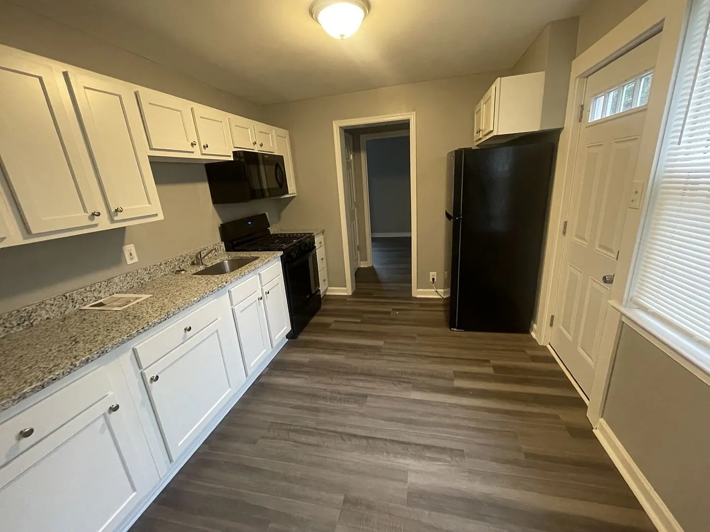 Baltimore - 3 bedroom and 1 Bathroom Available! — Photo 3