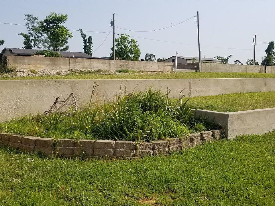 1st image of 279 S Oak Lee Dr