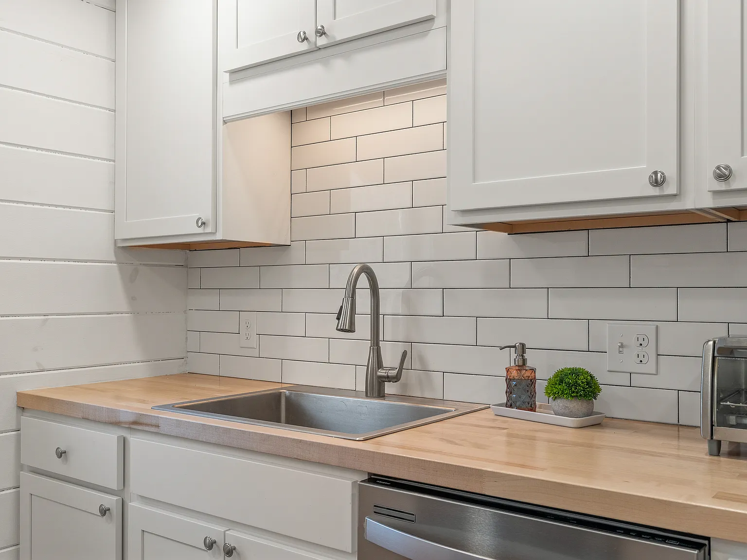 2 bed, 1000 sqft, $2,100 — Photo 2