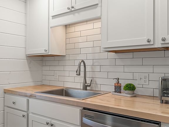 2nd image of 80 Mount Vernon Ave #2