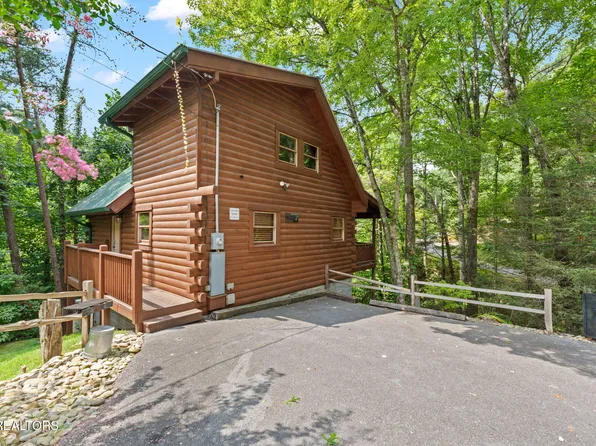 1324 Ski View Ln, Sevierville, TN 37876