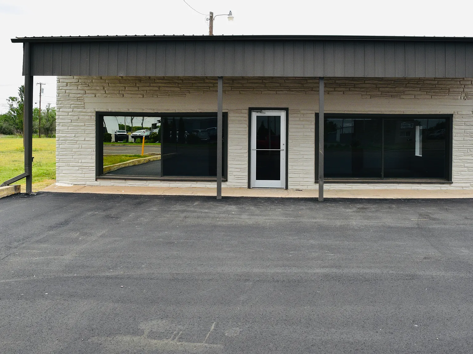 1 bed, 1100 sqft, $1,100 — Photo 2