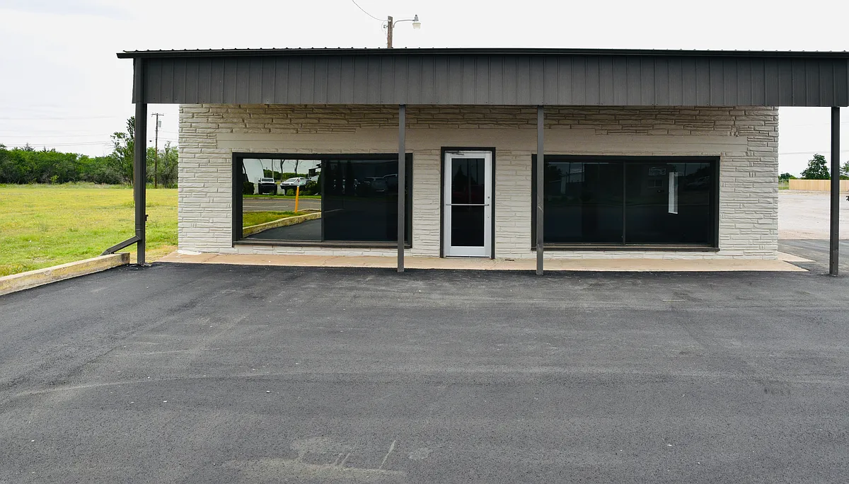 Building Photo - 1815 E Broadway St