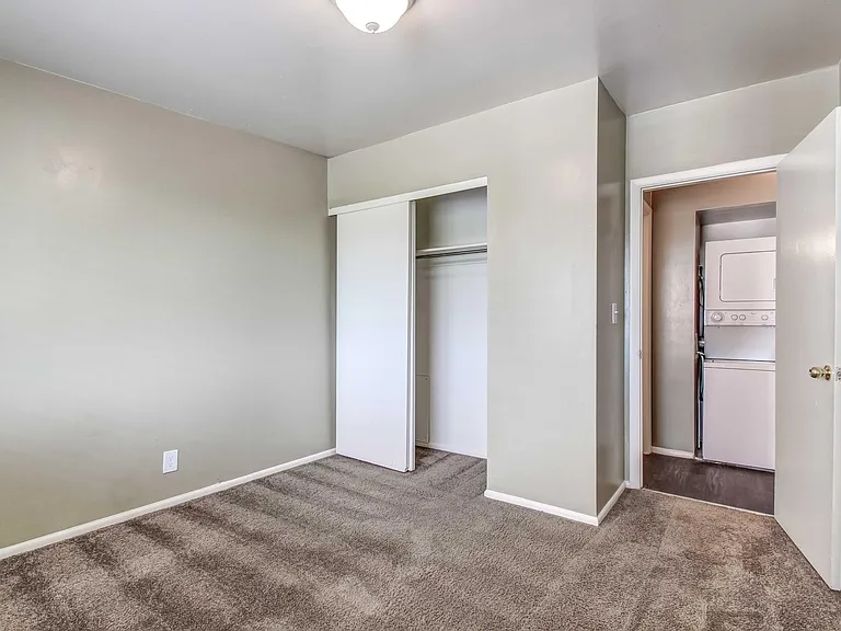 New Broadmoor — Photo 23