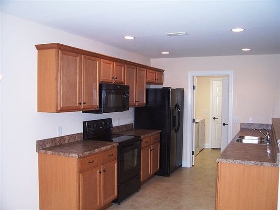 4th image of 1233 Dunlop Dr NE
