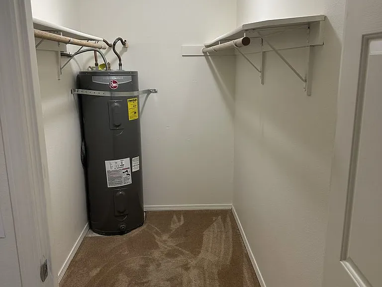 Dearborn Square Apartments — Photo 15