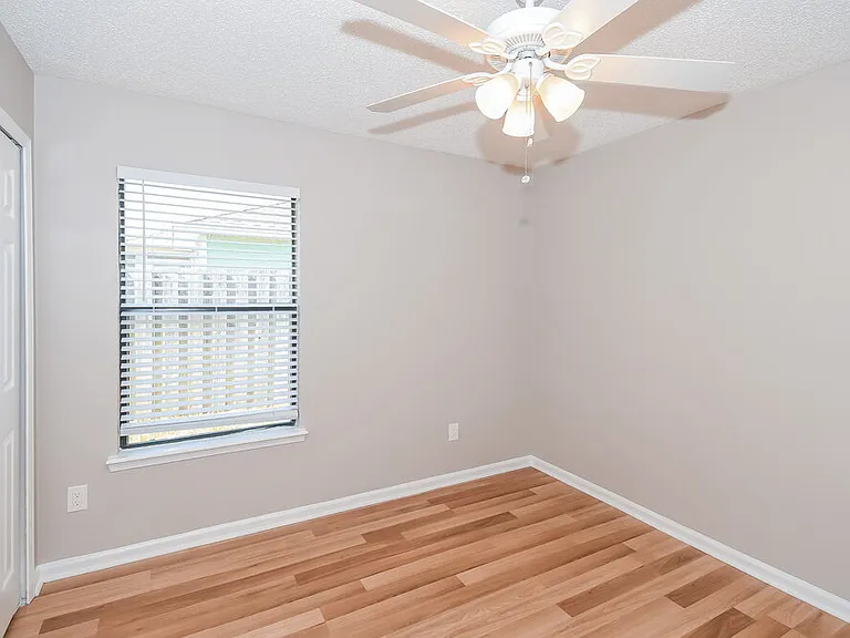 13146 Staffordshire Dr S — Photo 13