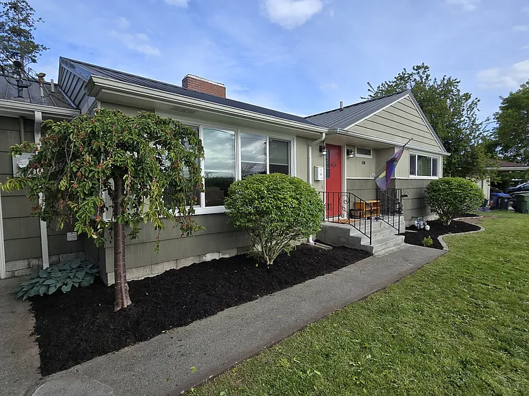 SE Glencoe St — Photo 23