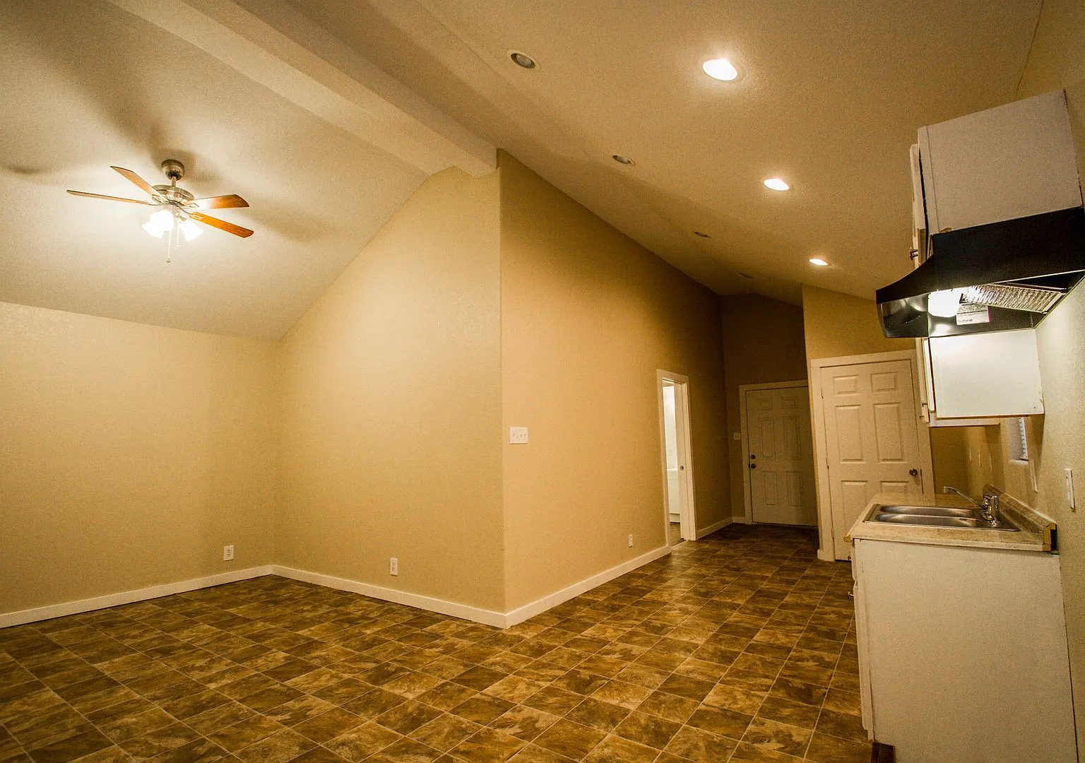 526 Cooper — Photo 4