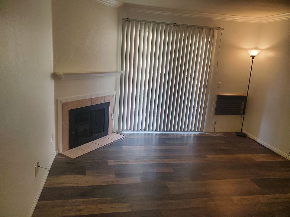 1st image of 210 Woodland Pkwy #1