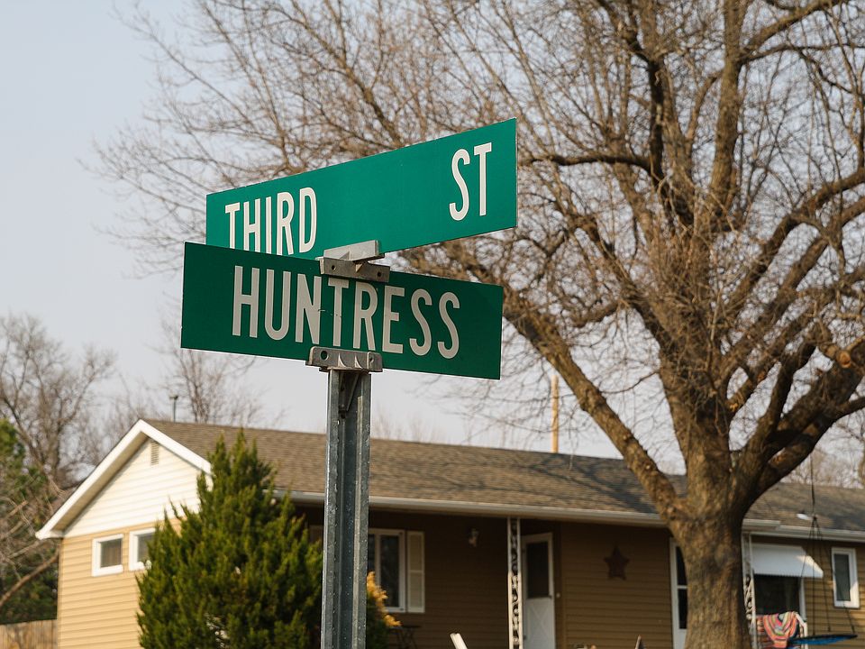 1st image of 307 Huntress St