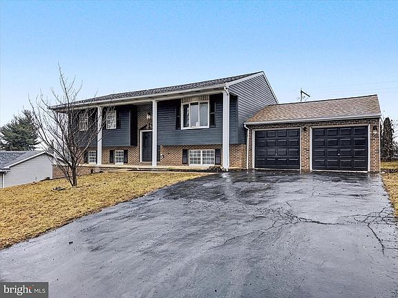 2nd image of 1360 Breezeview Dr