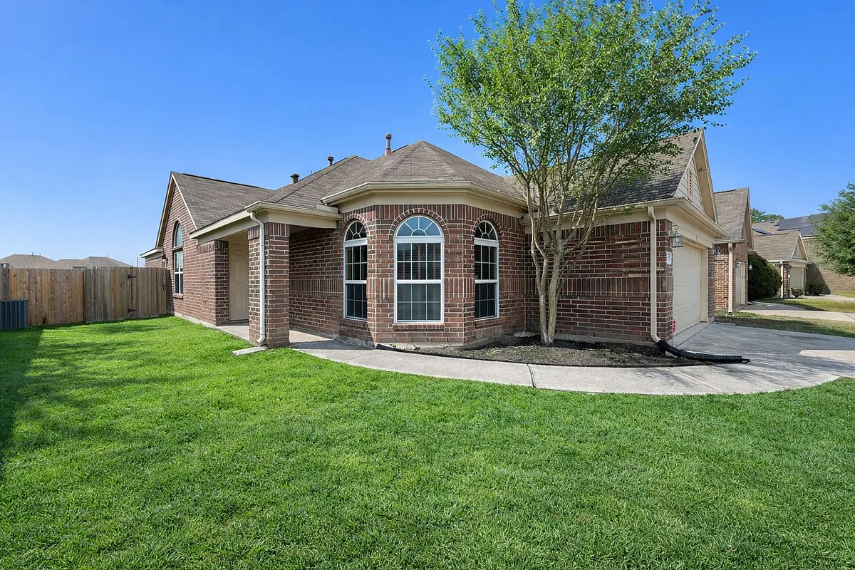 Building Photo - 5011 Forest Hurst Gln