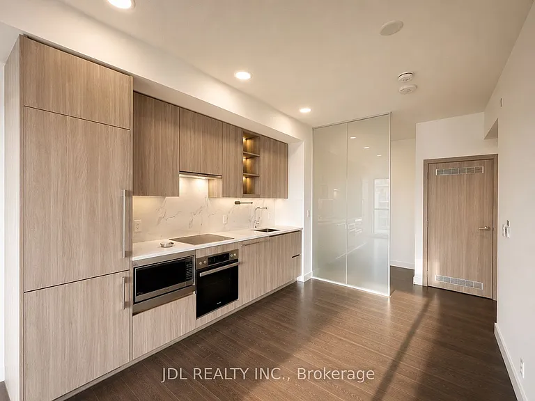 27 McMahon Dr #1107 — Photo 4