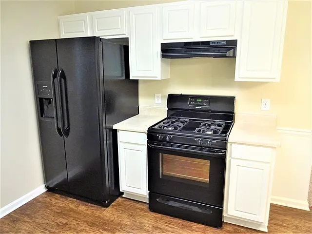 302 Christian Ct — Photo 3